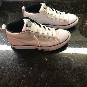 Women Converse Leather low top sneakers women 8